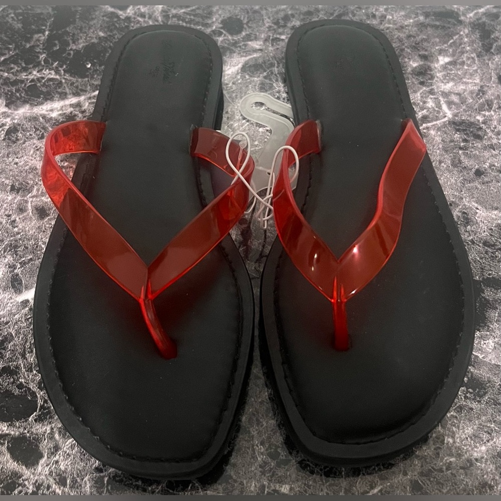 Universal Thread Women’s Red Clear Strap Flip-Flop Sandals on Black Footbed